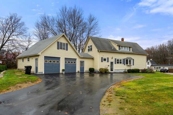 Property Photo: 21 Hobbs Way NH 03104