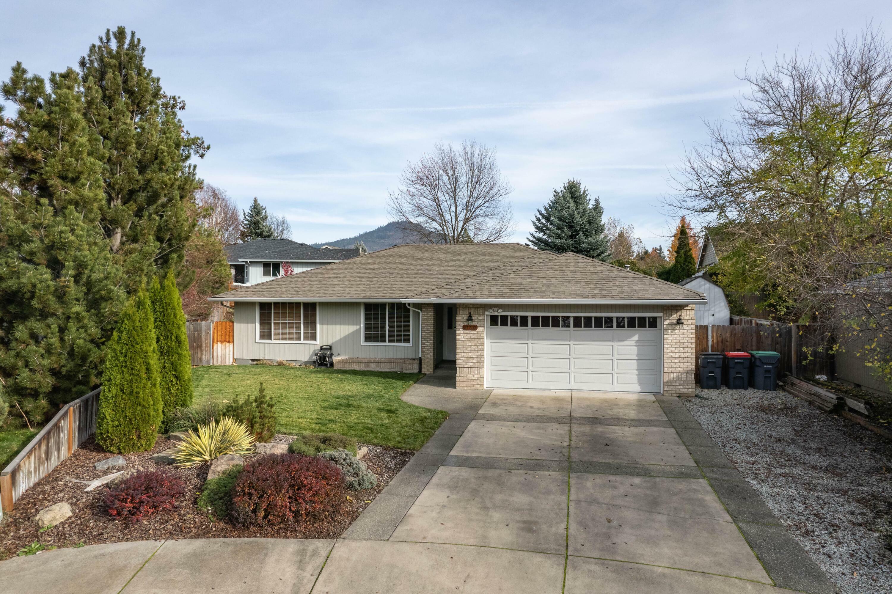 Property Photo:  1160 Westview Court  OR 97504 