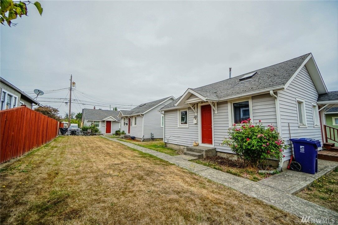 Property Photo: 2513 S 13th St WA 98405