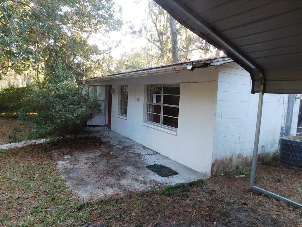 Property Photo:  2000 SE 43rd Terrace  FL 32641 