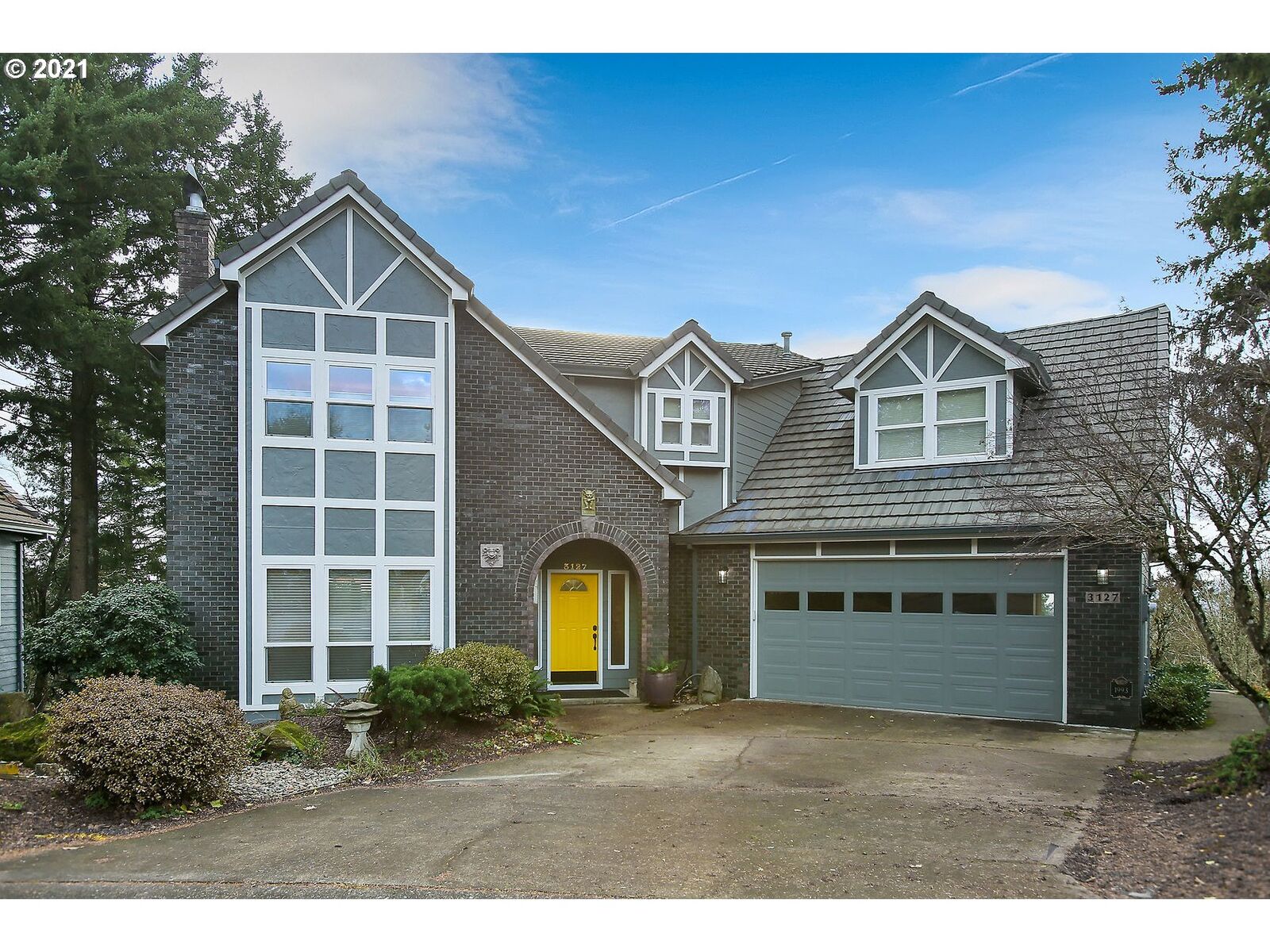 Property Photo: 3127 NE Rocky Butte Ln OR 97220
