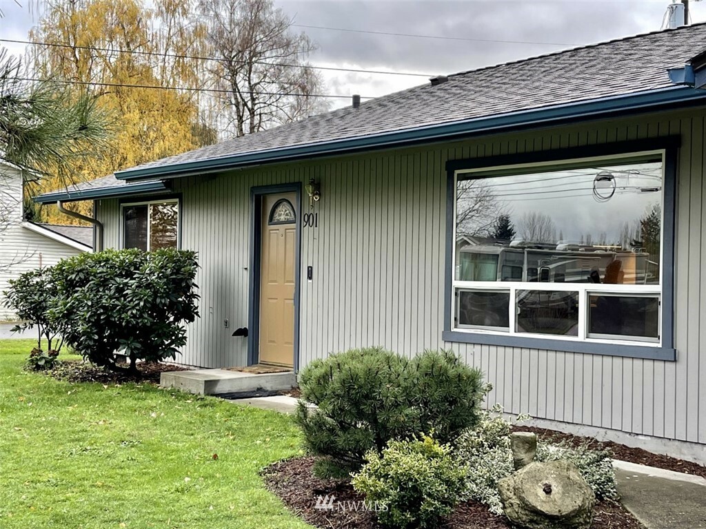 Property Photo: 901 Celery Avenue WA 98001