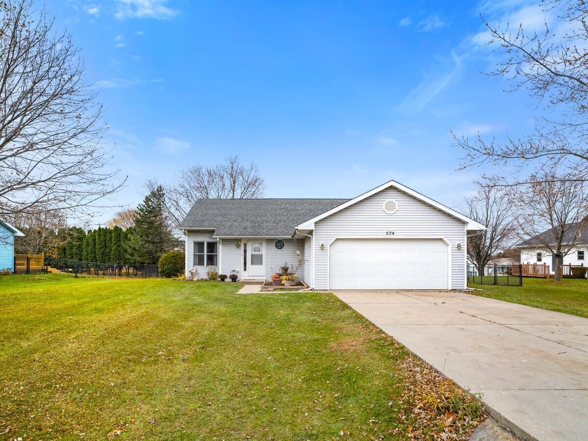 Property Photo:  534 Danielson Dr  WI 53114 