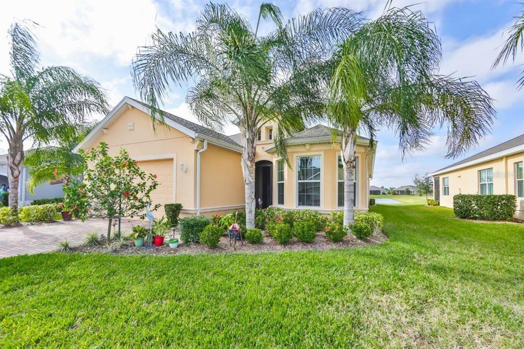 Property Photo:  414 Castle Pines Lane  FL 33573 