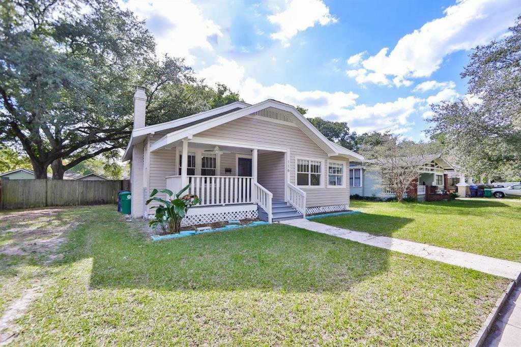 Property Photo: 116 W Powhatan Avenue FL 33604