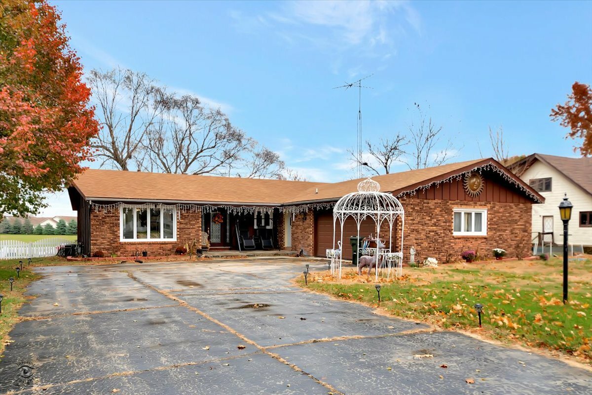 Property Photo:  943 Gerald Avenue  IL 60964 