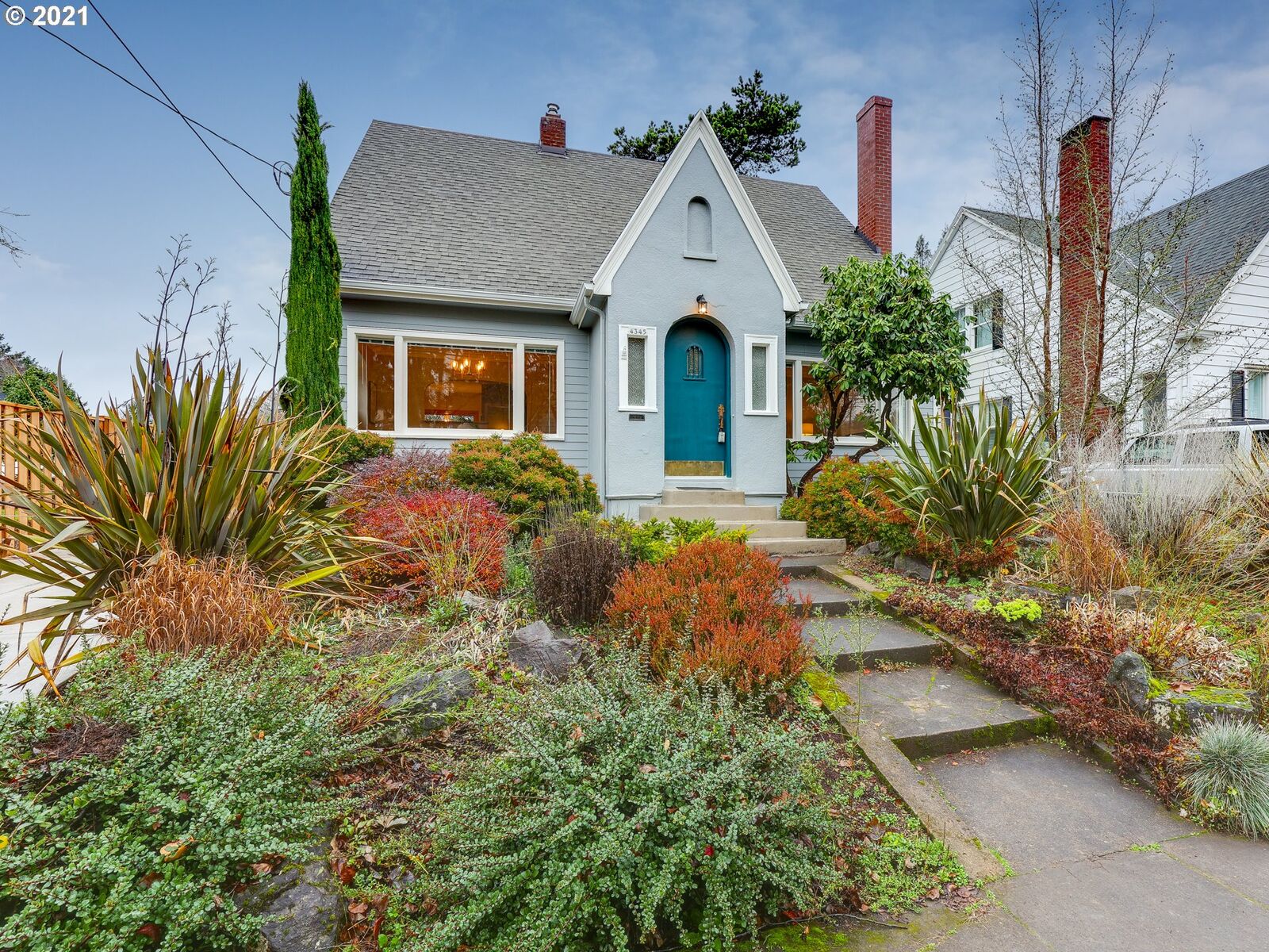 Property Photo:  4345 NE Hazelfern Pl  OR 97213 