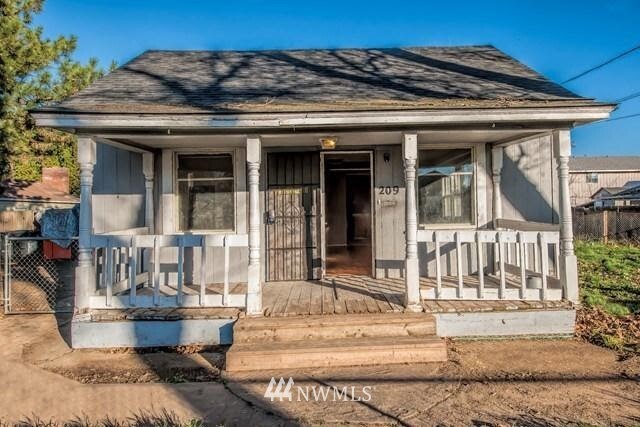 Property Photo: 209 SE Birch Avenue WA 99324