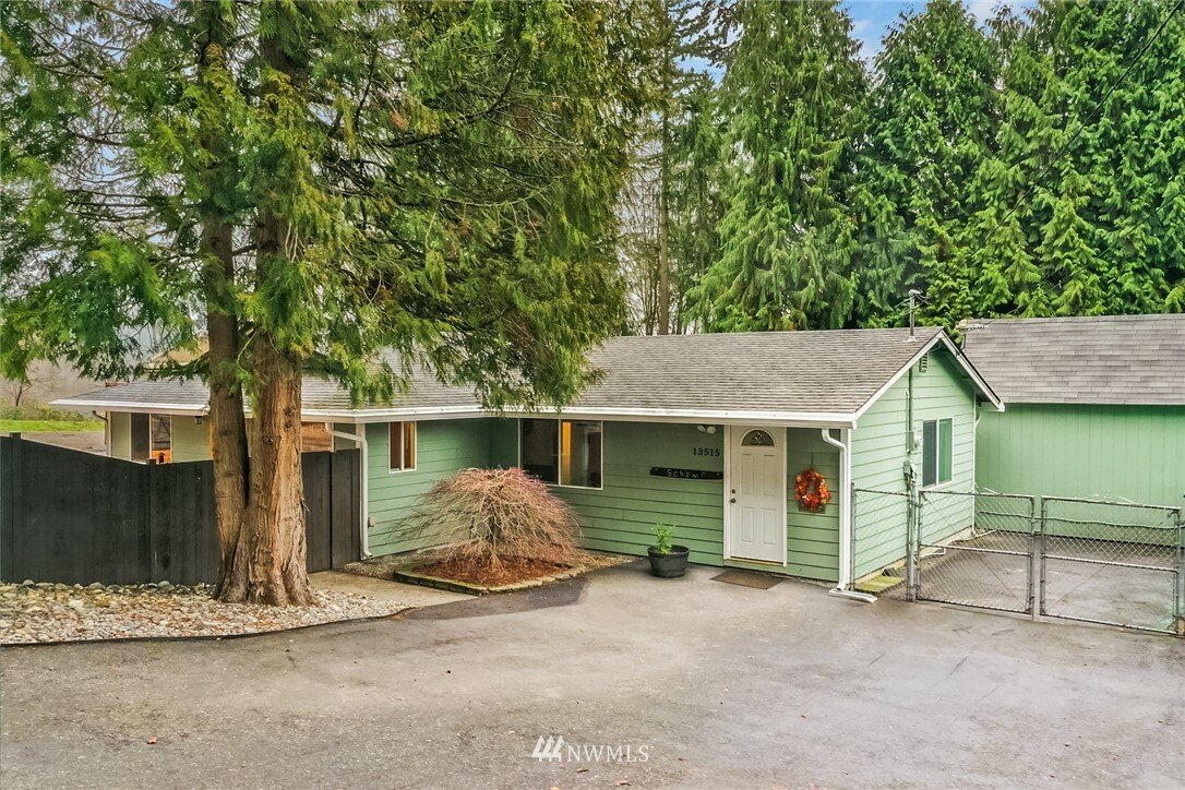 Property Photo:  13515 NE 186th Street  WA 98072 