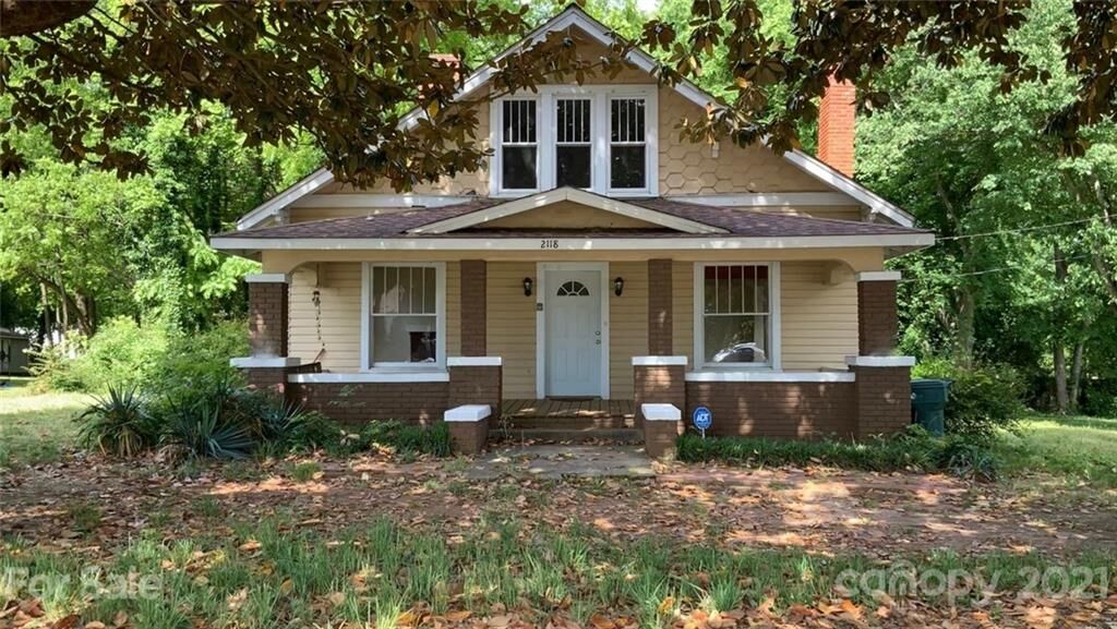 Property Photo:  2118 N Main Avenue  NC 28658 