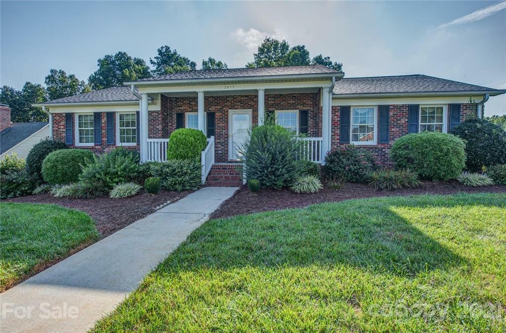 Property Photo: 2458 Glenridge Drive NC 28054
