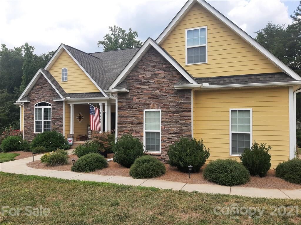 Property Photo: 1006 Wilson Cove Court NC 28006