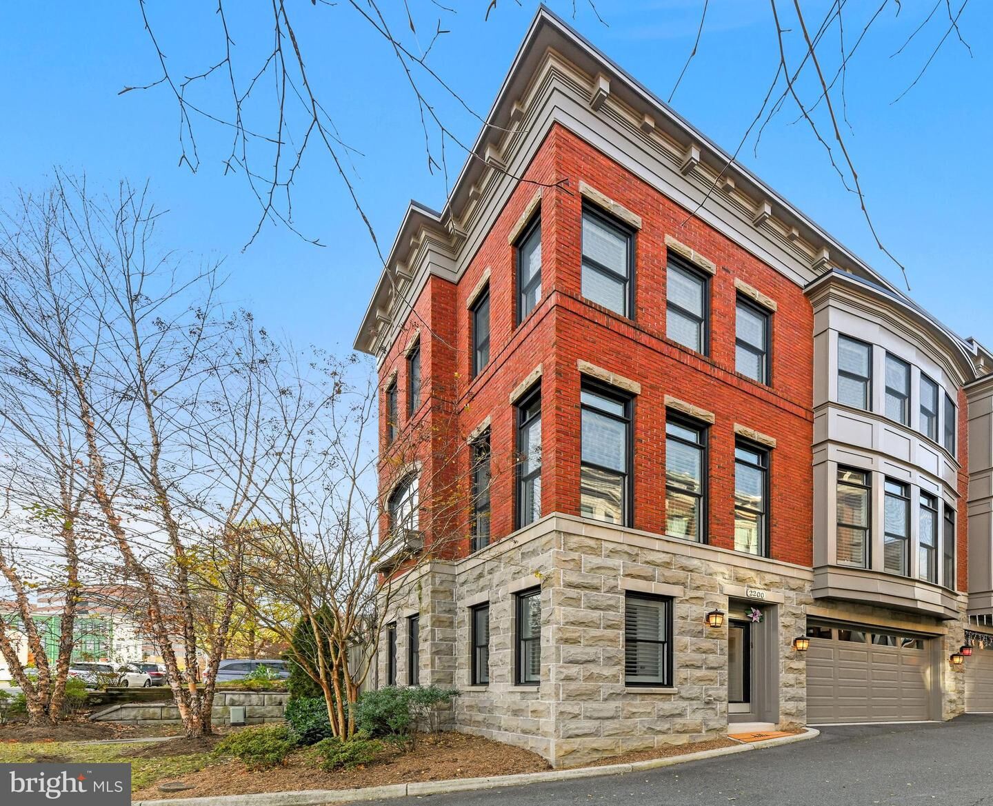 Property Photo:  2200 19th Court N  VA 22201 