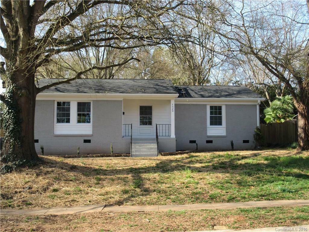 Property Photo: 7520 Woodstream Drive NC 28210