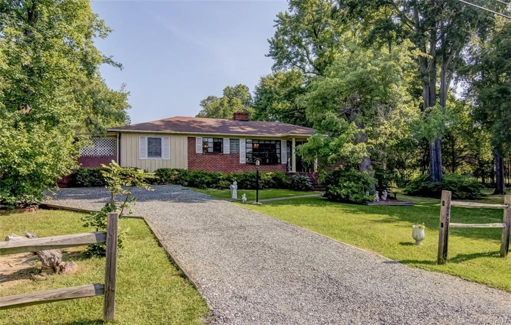 Property Photo:  1625 Rozwood Drive  NC 28216 