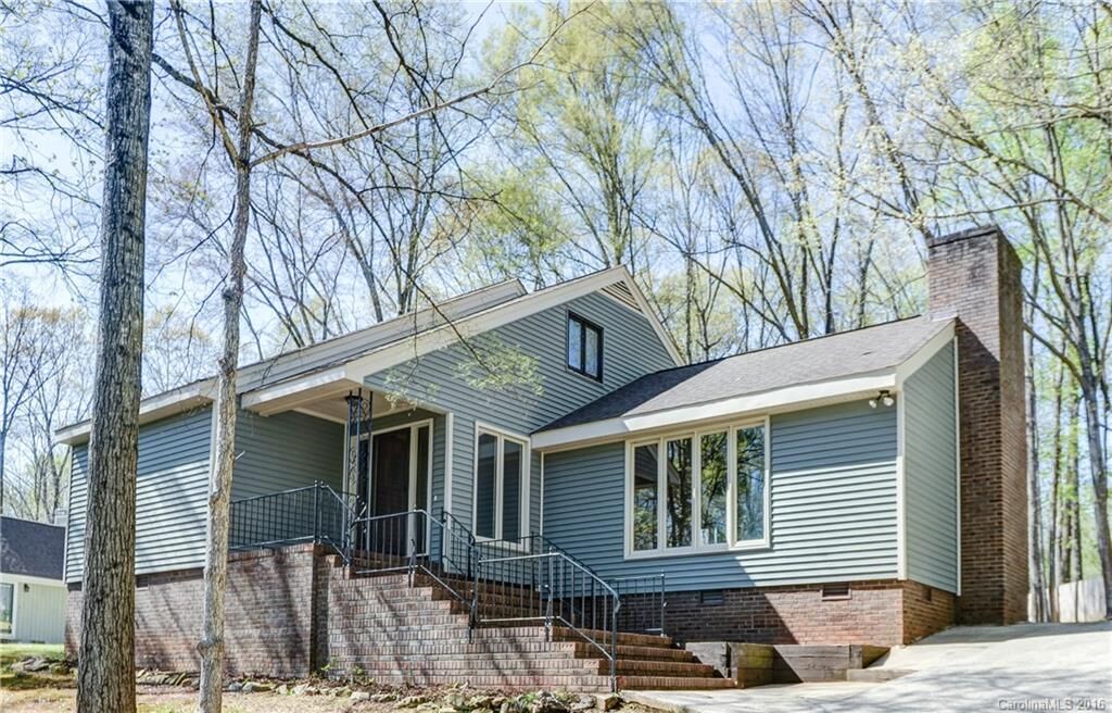 Property Photo:  6124 Kingstree Drive  NC 28210 