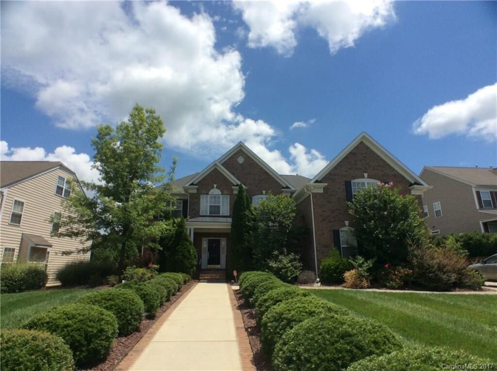 Property Photo: 7811 Woodmere Drive NC 28075