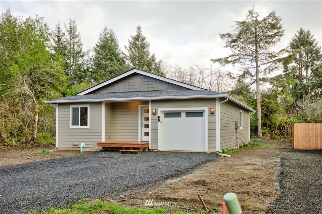 Property Photo:  168 N Narwhal Loop NW  WA 98569 