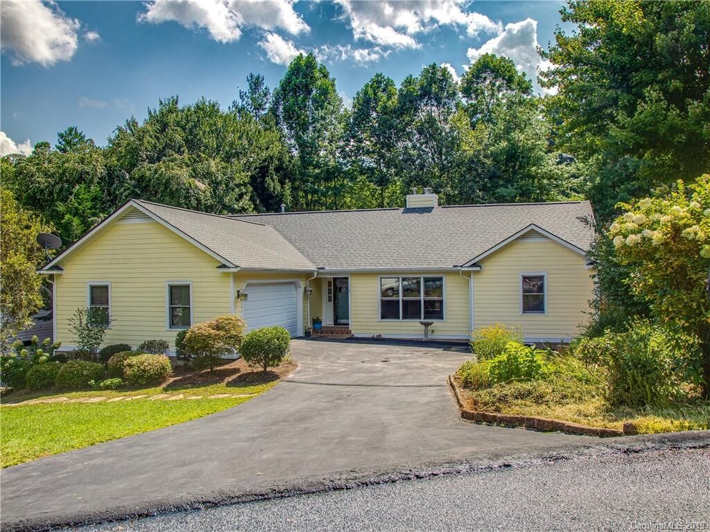 Property Photo: 2971 Middleton Place NC 28791