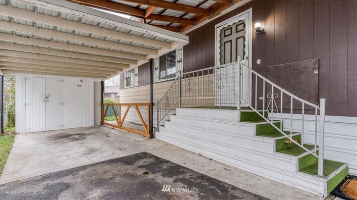 Property Photo: 14322 Admiralty Way 68 WA 98087