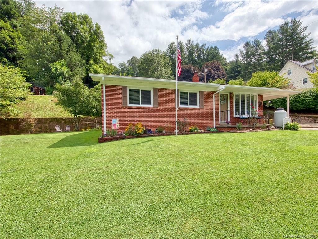 Property Photo:  7 Queen Street  NC 28786 