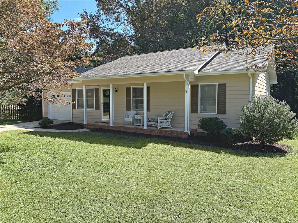 Property Photo:  2026 Willow Ridge Street  NC 28613 