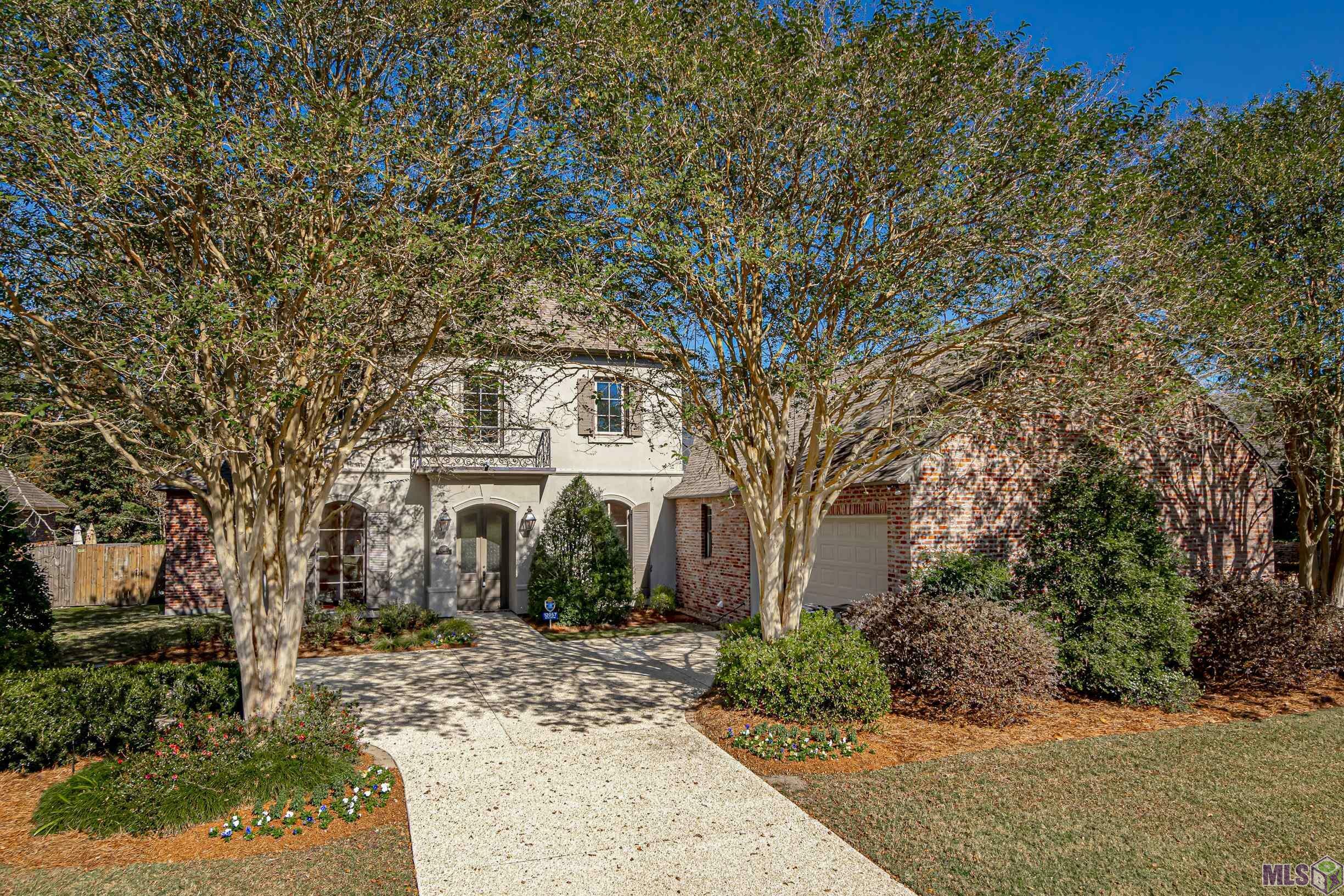 Property Photo: 12057 Lake Estates Ave LA 70810