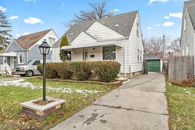 Property Photo:  2224 Thomas Street  MI 48146 