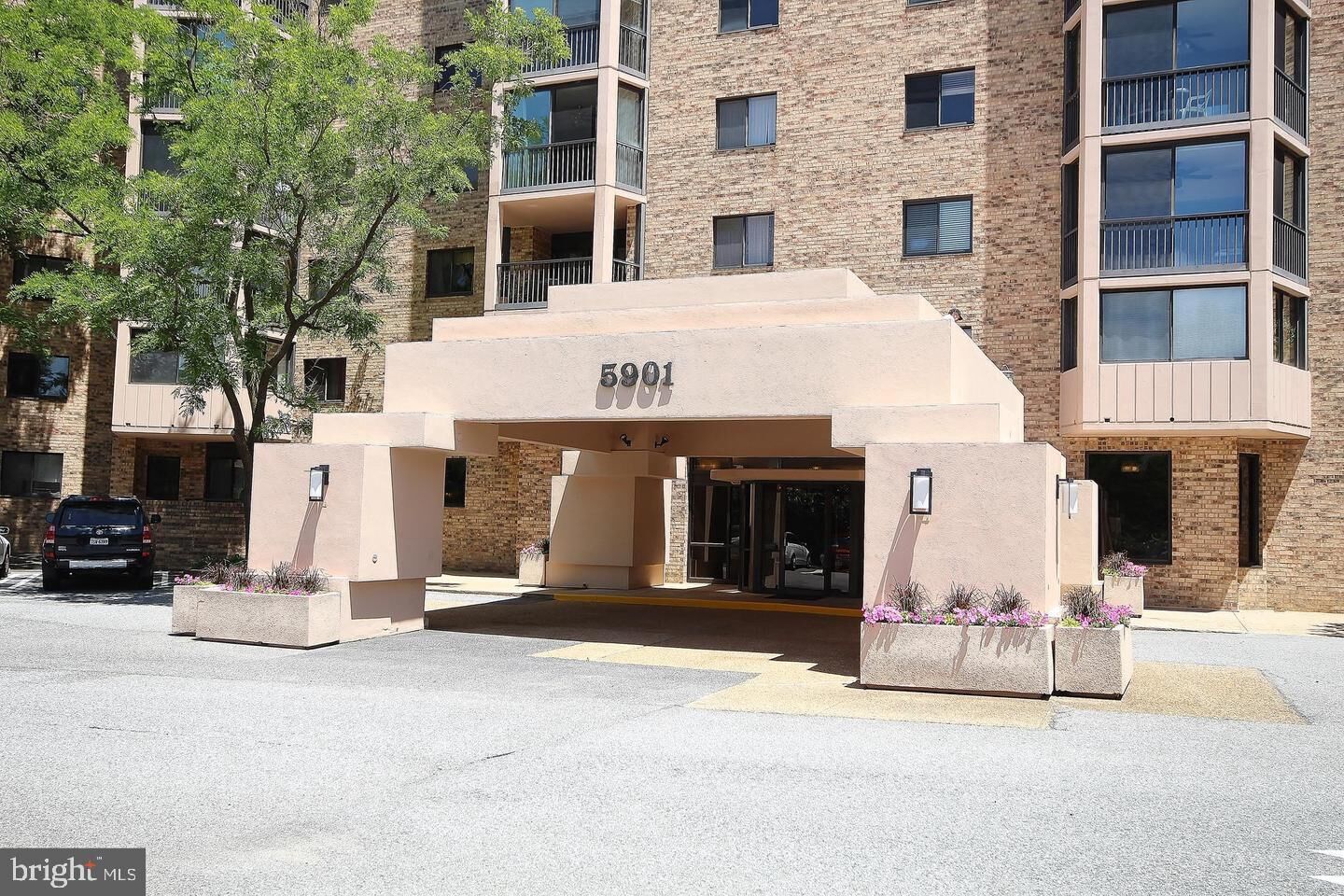 Property Photo:  5901 Mount Eagle Drive 1609  VA 22303 