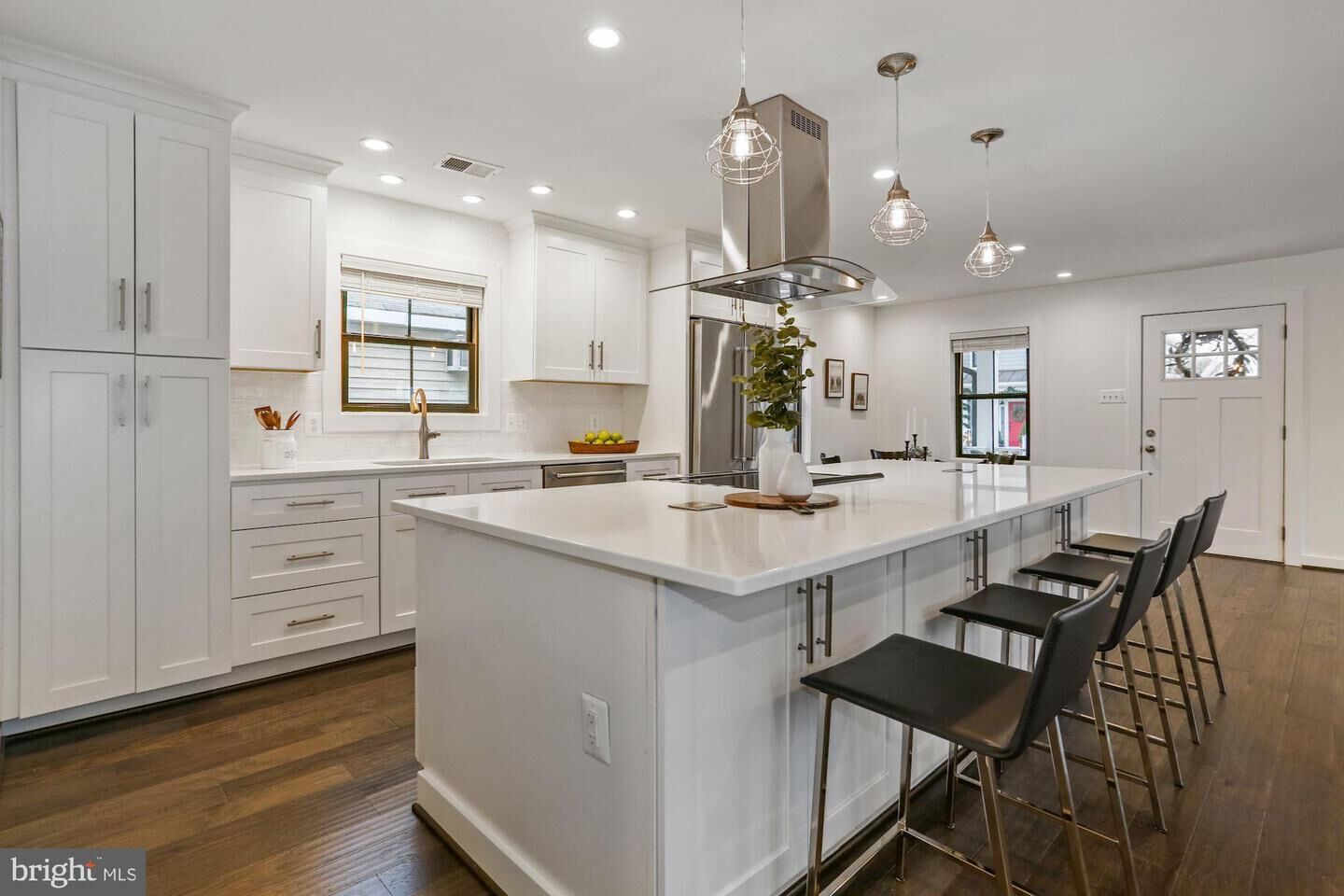 Property Photo:  2100 N Emerson Street  VA 22207 