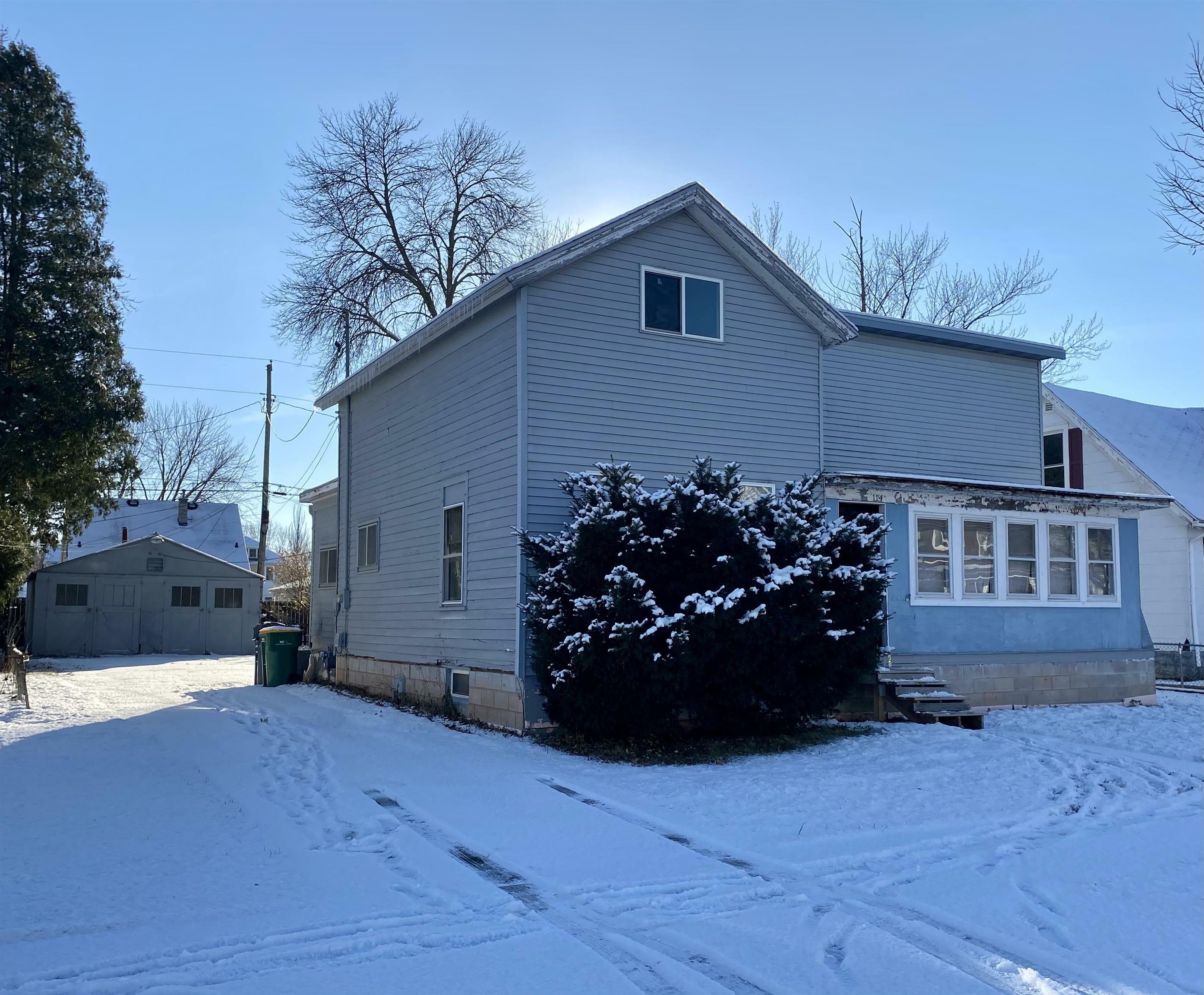 Property Photo:  114 6th Street  WI 54935-5083 