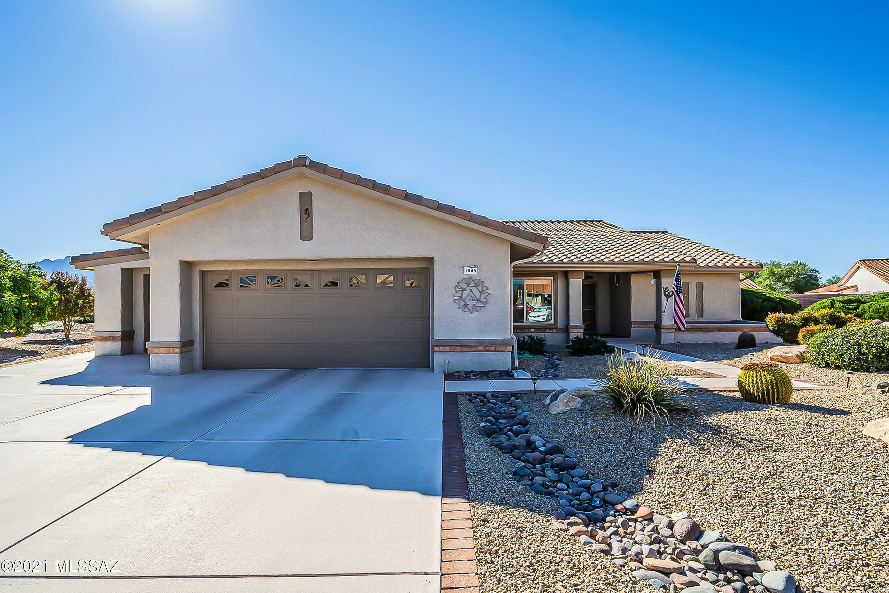 Property Photo: 1084 E Crown Ridge Drive AZ 85755
