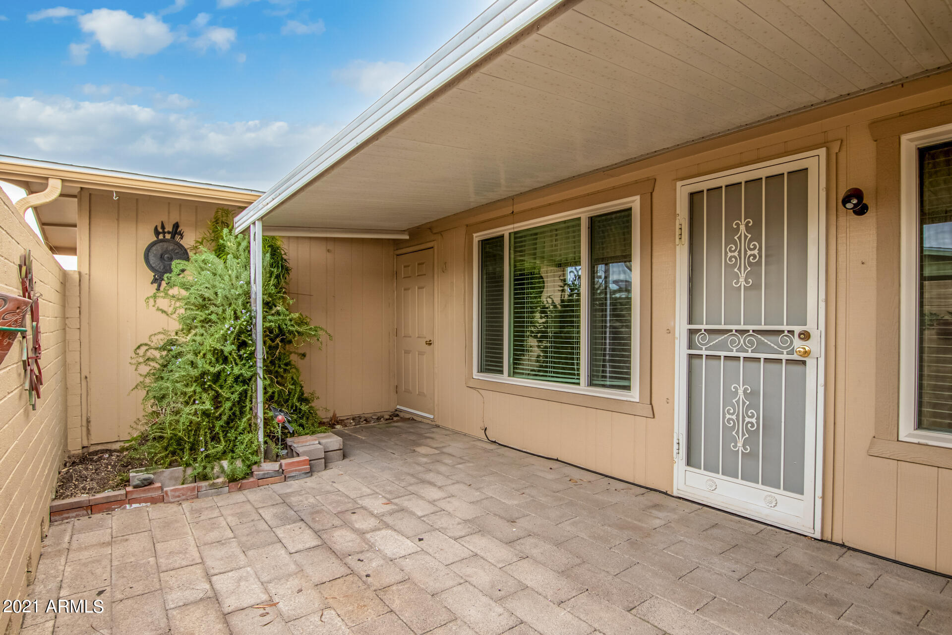 Property Photo: 10930 W Santa Fe Drive AZ 85351