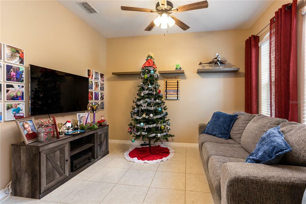 Property Photo: 701 Ostrich Fern Lane FL 32720