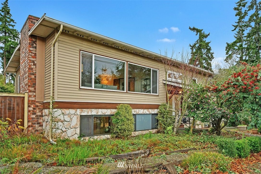 Property Photo: 1139 9th Avenue S WA 98020