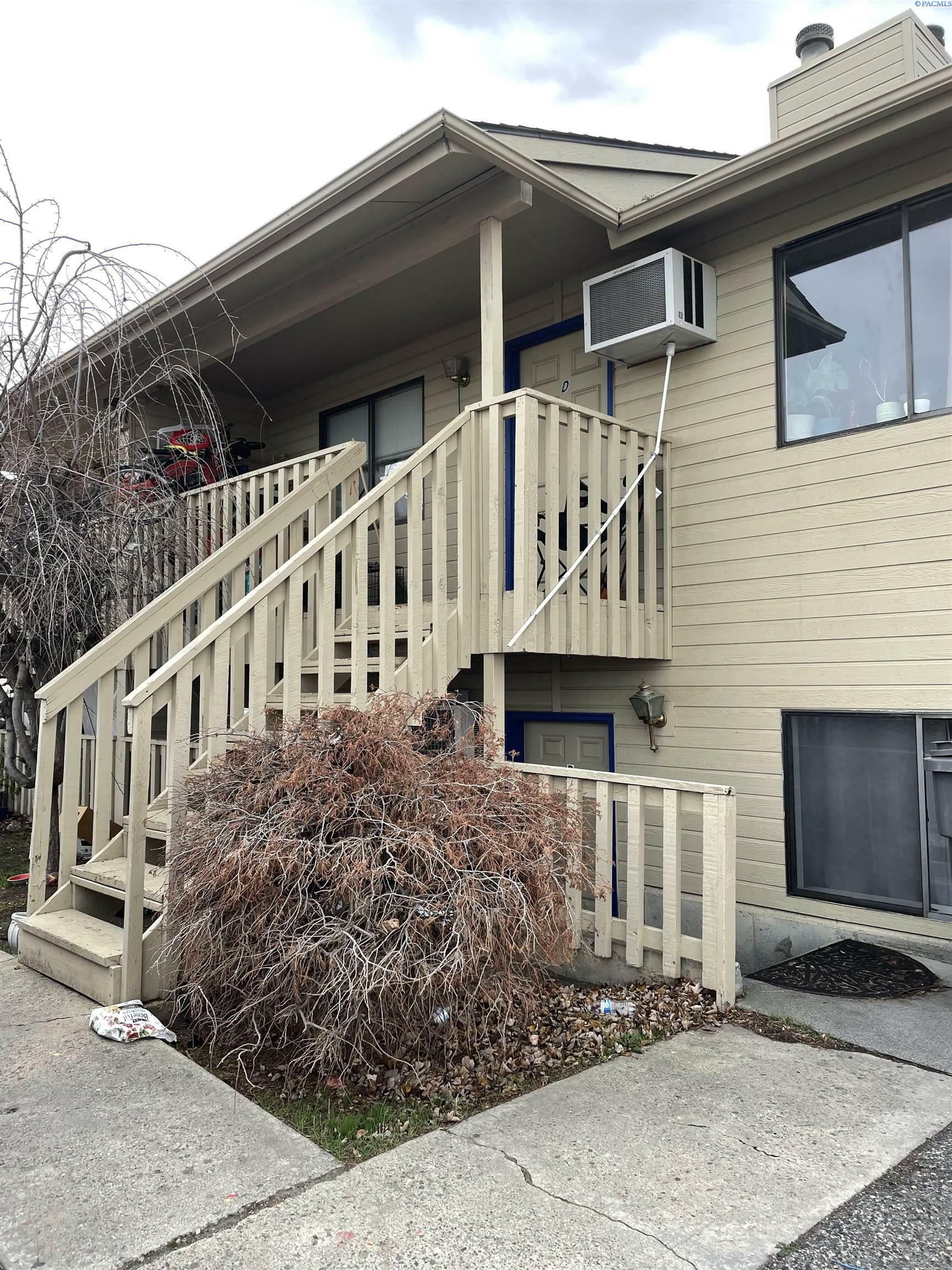 Property Photo: 1108 S Olympia Pl WA 99336