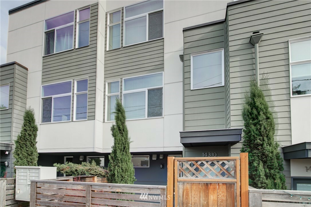 Property Photo:  14310 Midvale Avenue N  WA 98133 