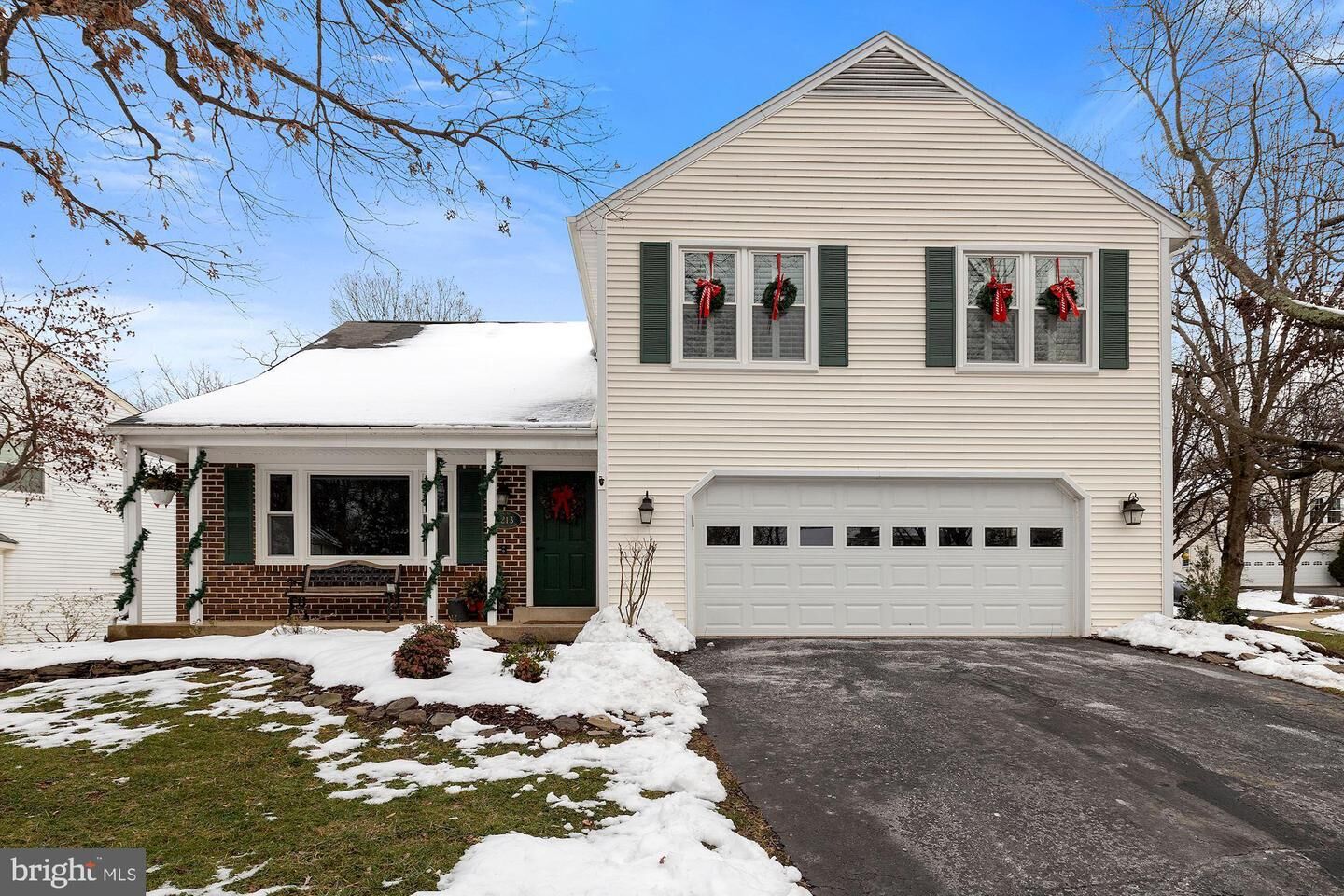 Property Photo: 2213 Cedar Mill Court VA 22182