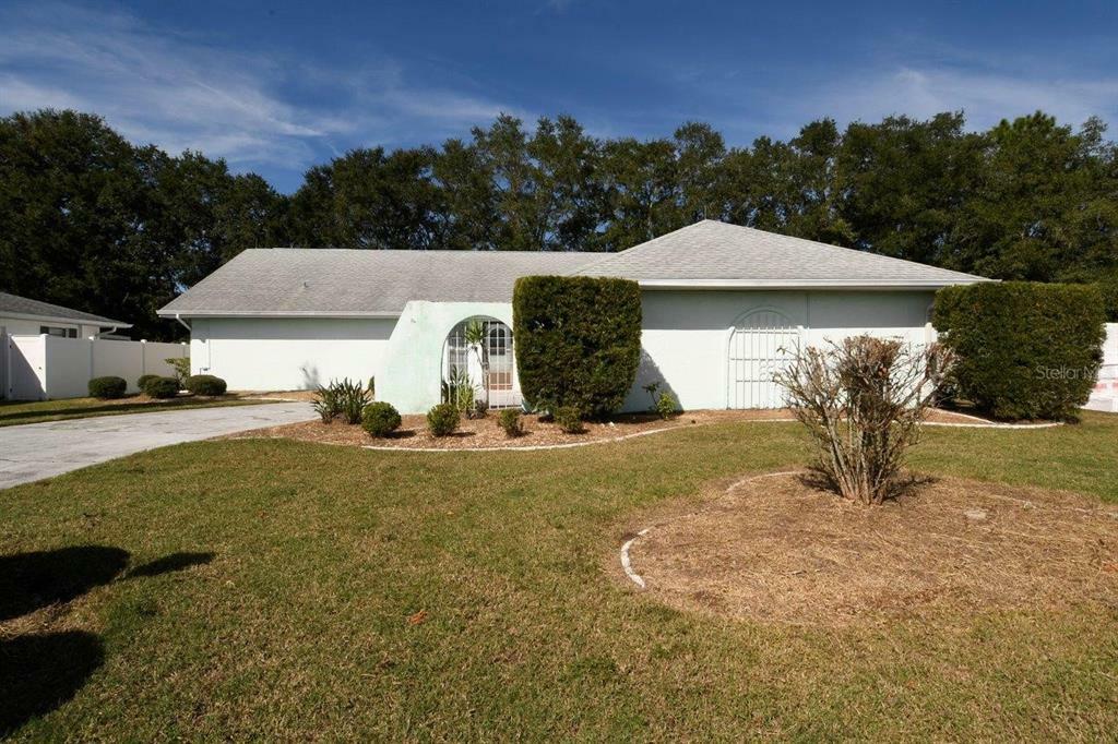 Property Photo:  1611 New Bedford Drive  FL 33573 