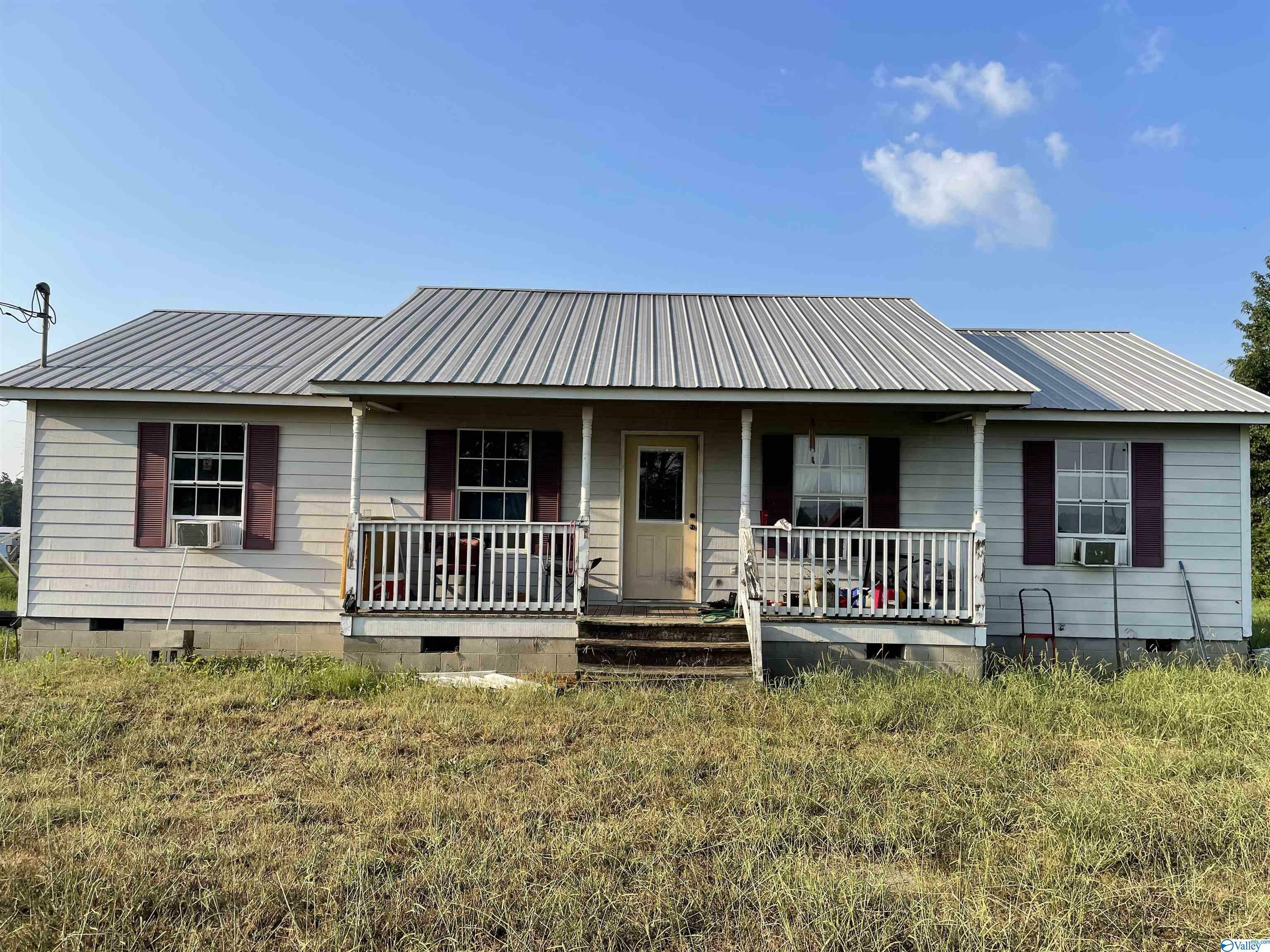 Property Photo:  6062 County Road 4  AL 35957 