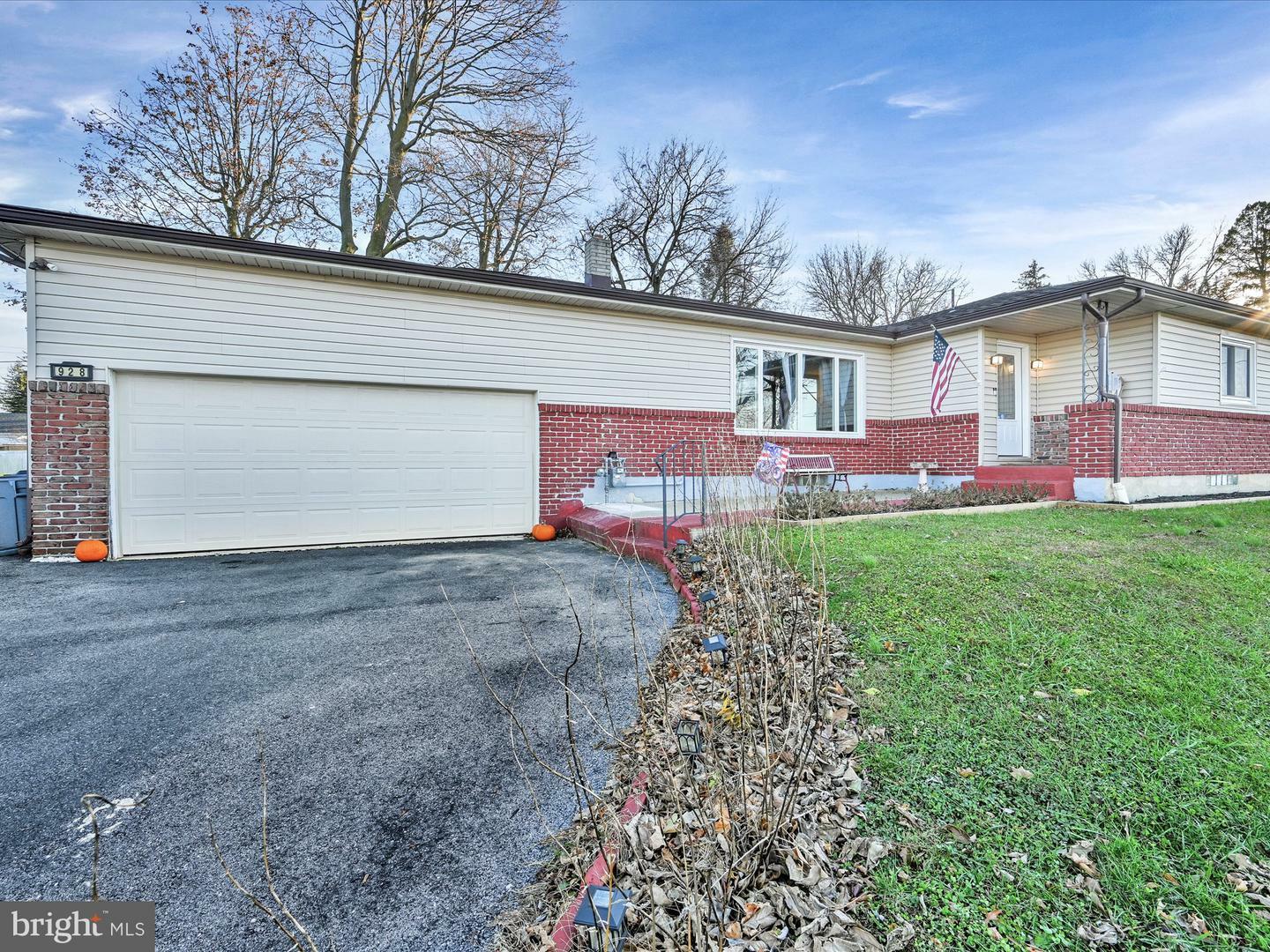 Property Photo: 928 Highwood Avenue PA 19607