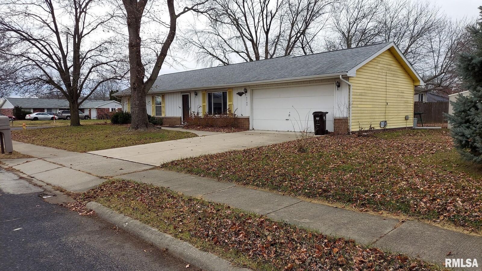 Property Photo: 3703 N Molleck IL 61615