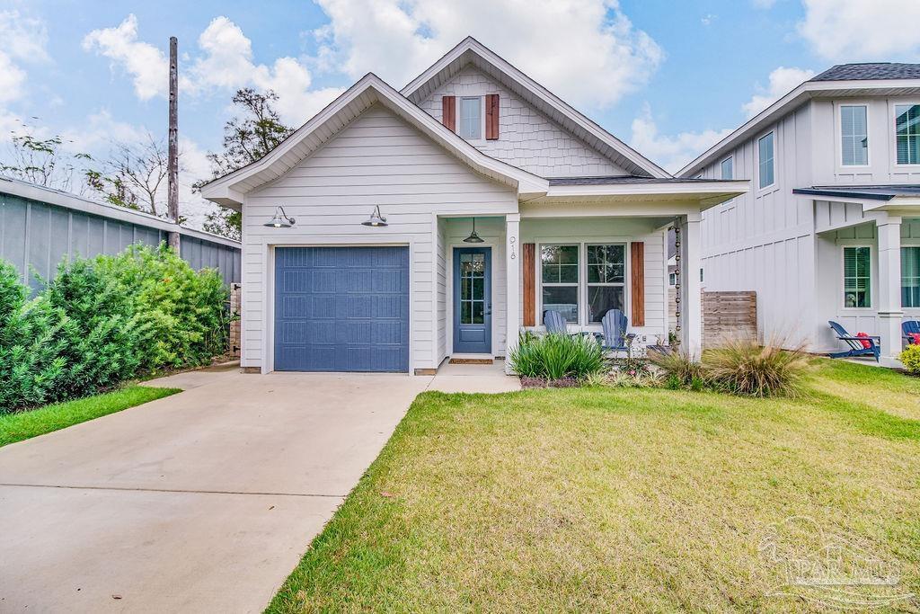 Property Photo: 918 E Yonge St FL 32503
