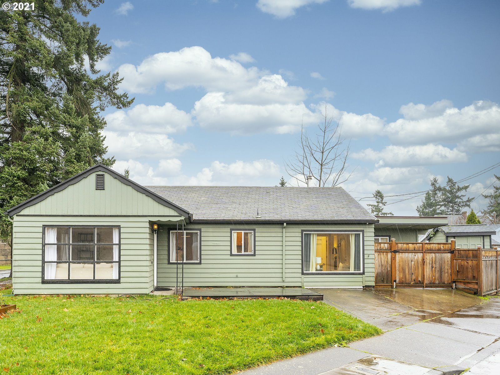 Property Photo: 6436 NE Willow St OR 97213