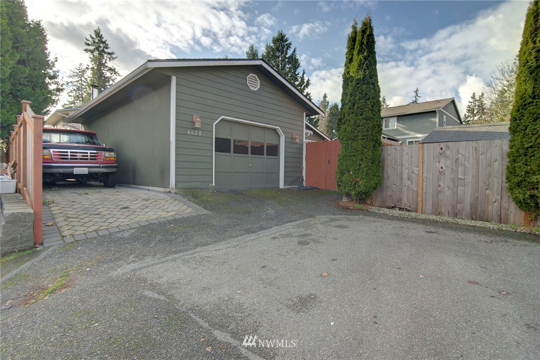 Property Photo:  6628 Beverly Boulevard  WA 98203 