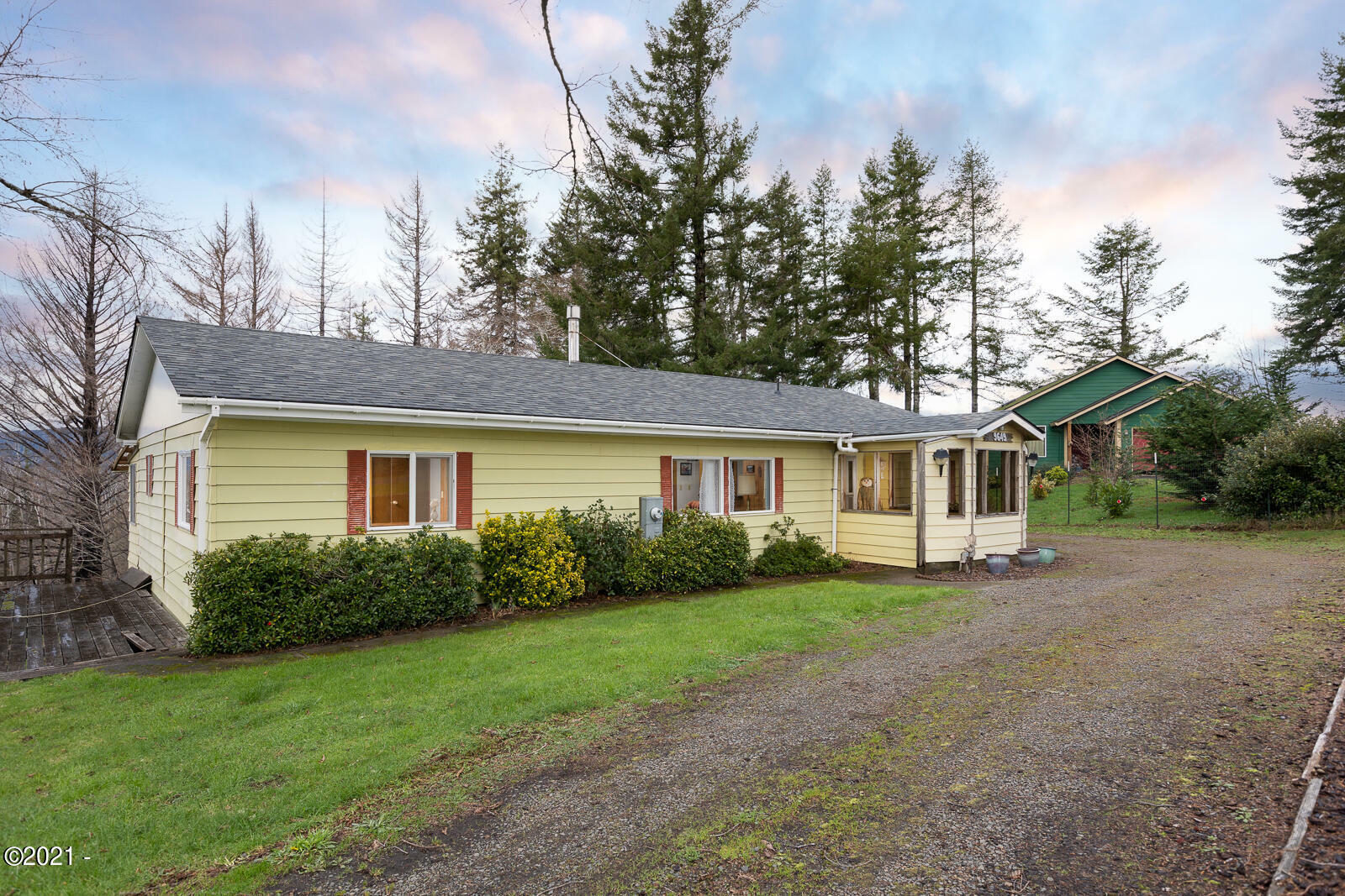 Property Photo: 9649 NE Highland View Lane OR 97368