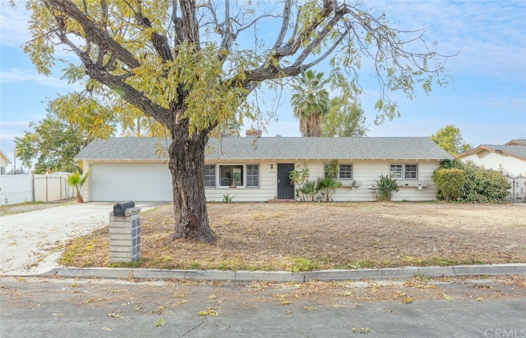 Property Photo:  26585 Chestnut Drive  CA 92544 