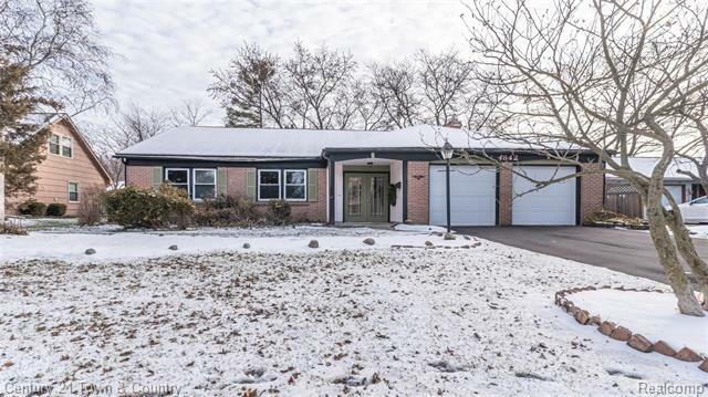 Property Photo:  4842 Butler Drive  MI 48085 