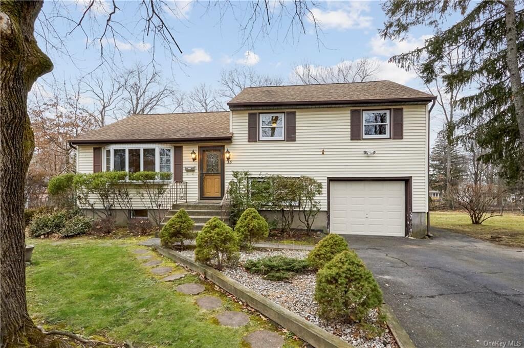 Property Photo:  33 Sherwood Drive  NY 10954 