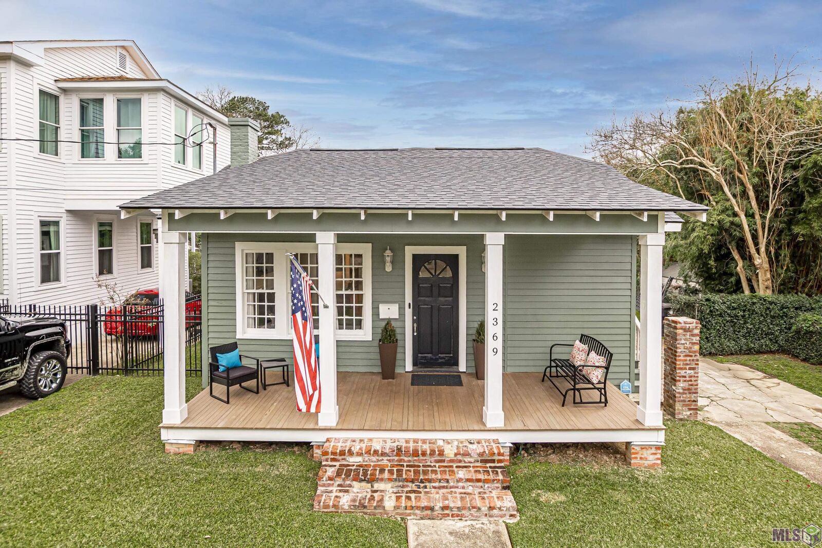 Property Photo:  2369 Wisteria St  LA 70806 